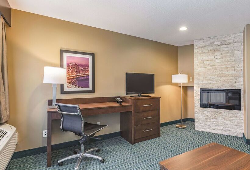 Отель La Quinta By Wyndham San Francisco Airport West
