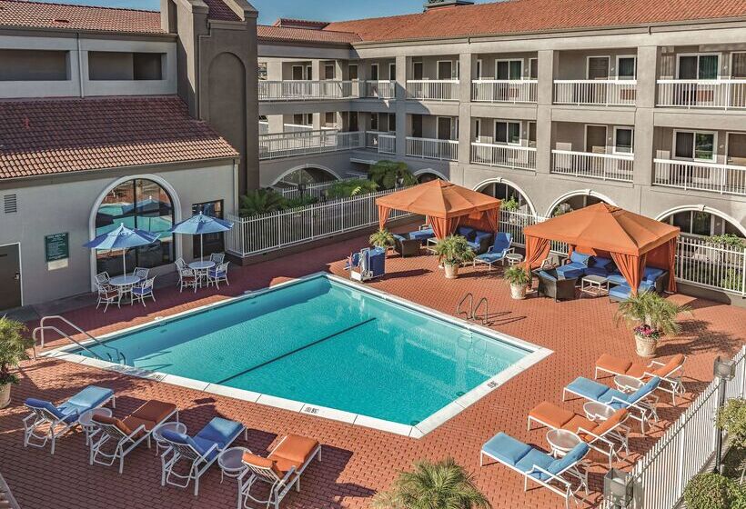 Отель La Quinta By Wyndham San Francisco Airport West