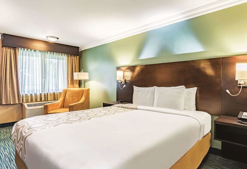 Отель La Quinta By Wyndham San Francisco Airport West