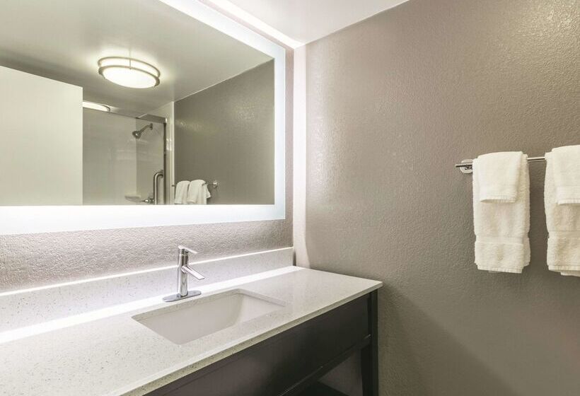 Отель La Quinta By Wyndham Virginia Beach