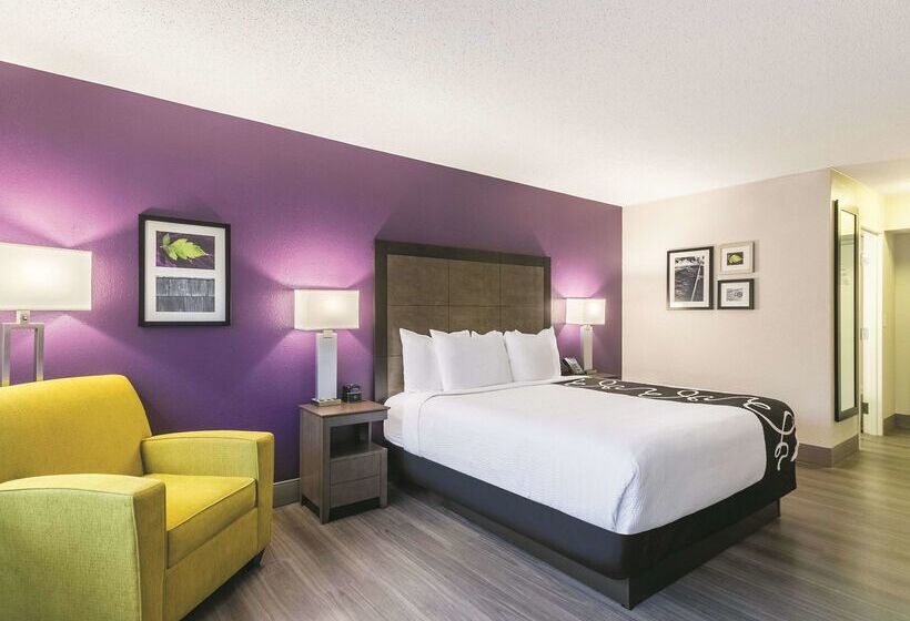 Отель La Quinta By Wyndham Virginia Beach