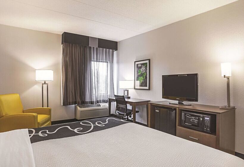 Отель La Quinta By Wyndham Virginia Beach