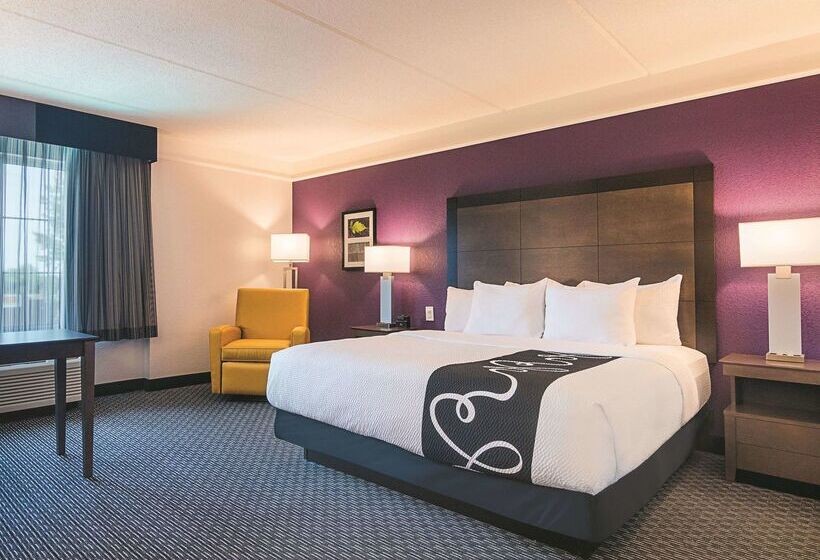 Отель La Quinta By Wyndham Virginia Beach