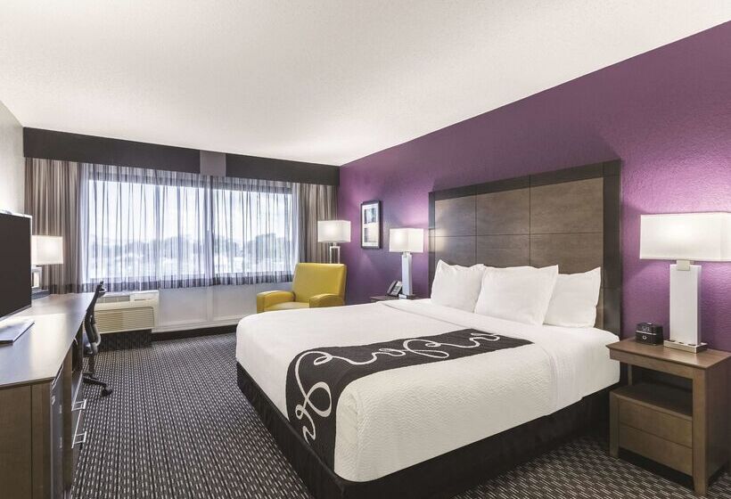 Отель La Quinta By Wyndham Virginia Beach