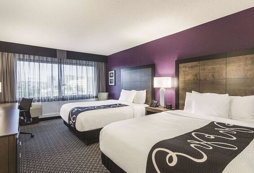 Отель La Quinta By Wyndham Virginia Beach