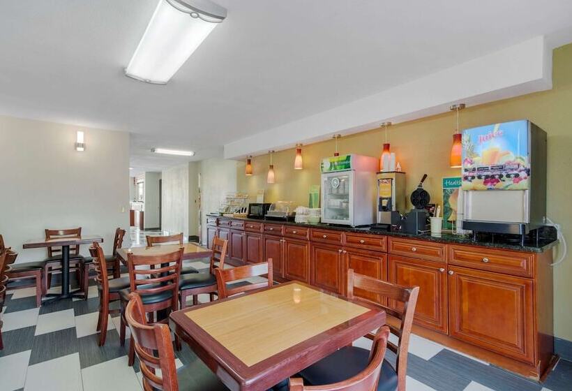 Отель Quality Inn