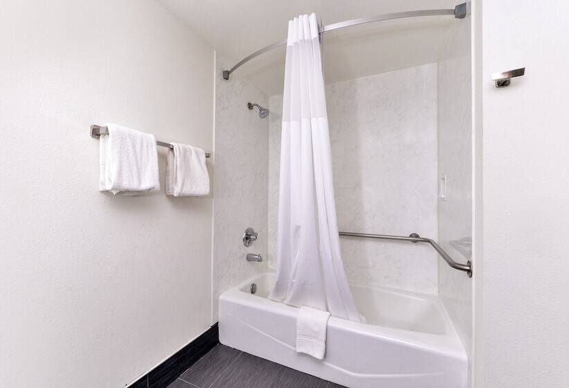 فندق Quality Inn