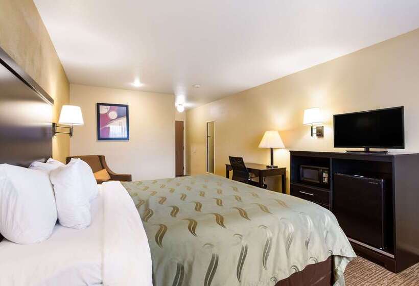 בית מלון כפרי Quality Inn Airport