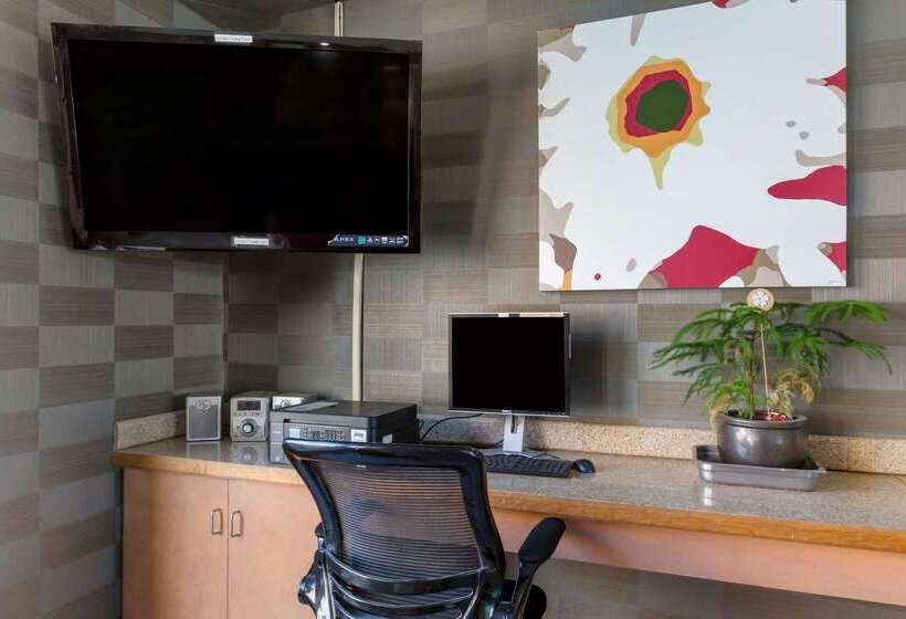 فندق Quality Inn Alexis Rd