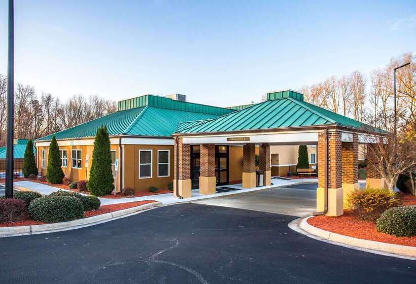 בית מלון כפרי Quality Inn Asheboro South