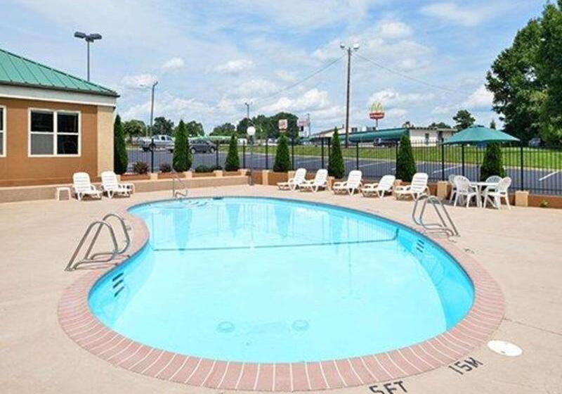 בית מלון כפרי Quality Inn Asheboro South