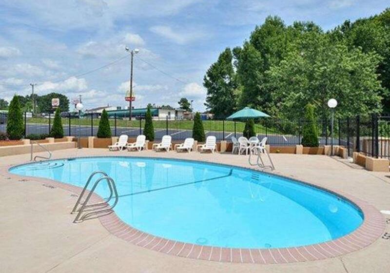 בית מלון כפרי Quality Inn Asheboro South