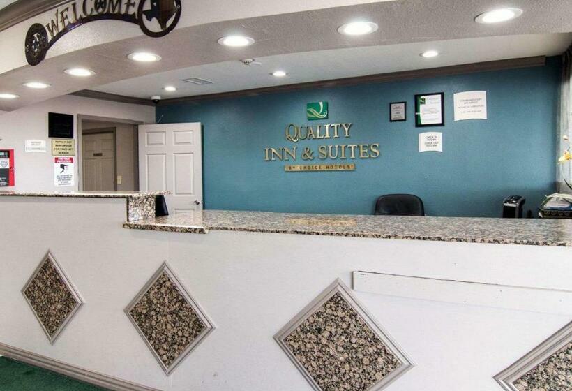 Отель Quality Inn & Suites