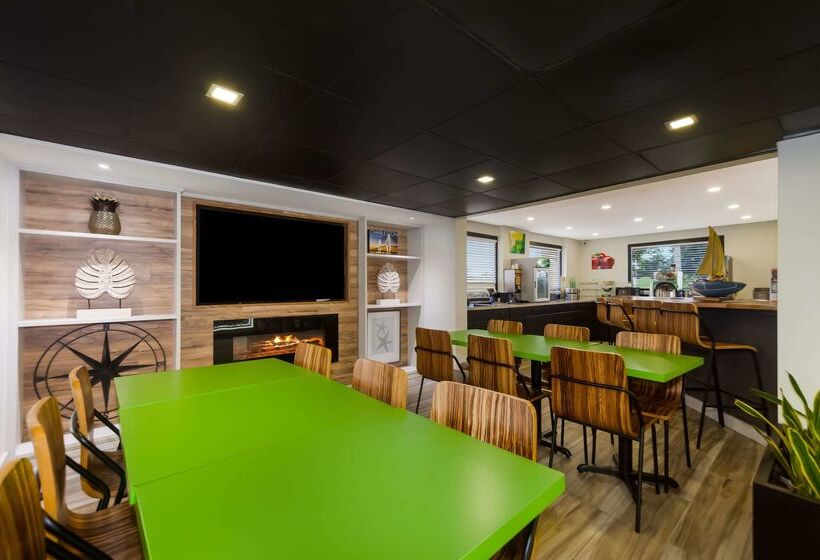 Отель Quality Inn Coliseum