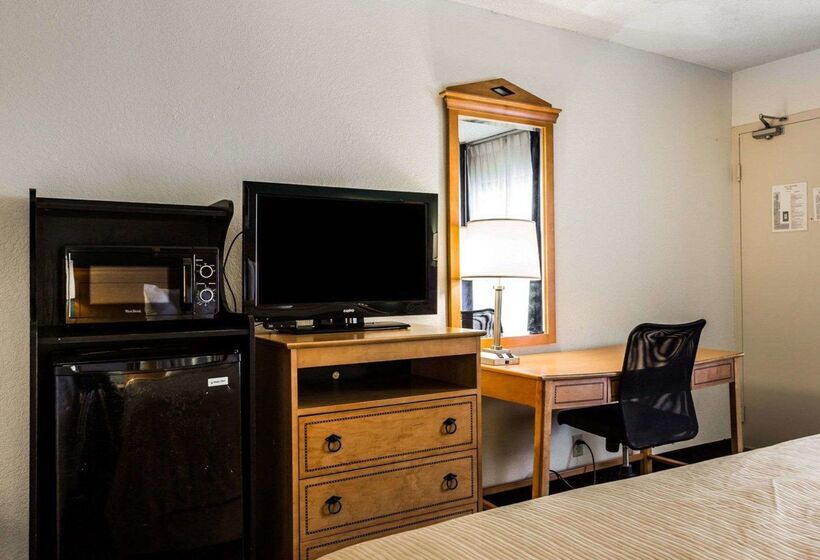 Отель Quality Inn Coliseum