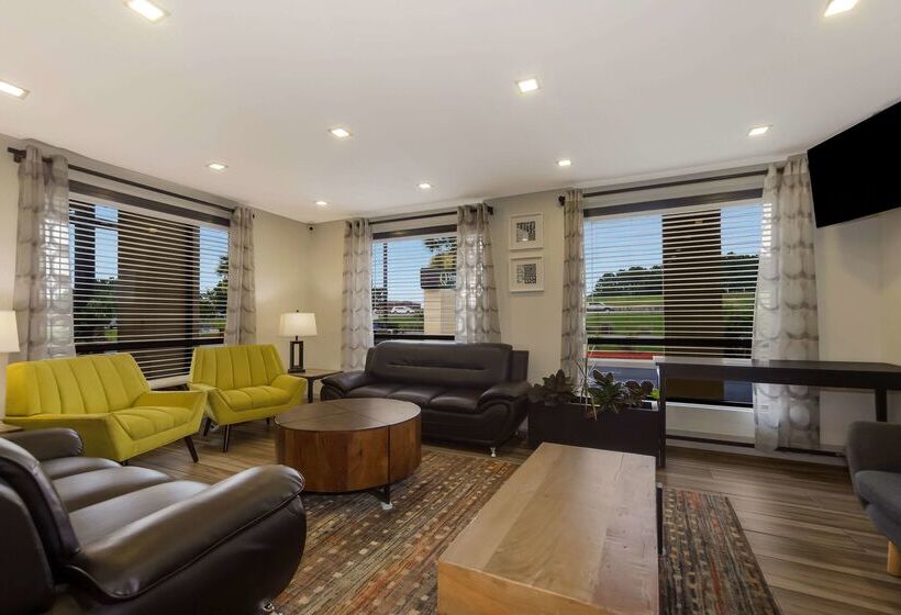 Отель Quality Inn Coliseum