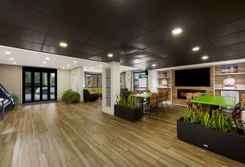 Отель Quality Inn Coliseum