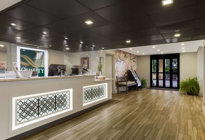 Отель Quality Inn Coliseum