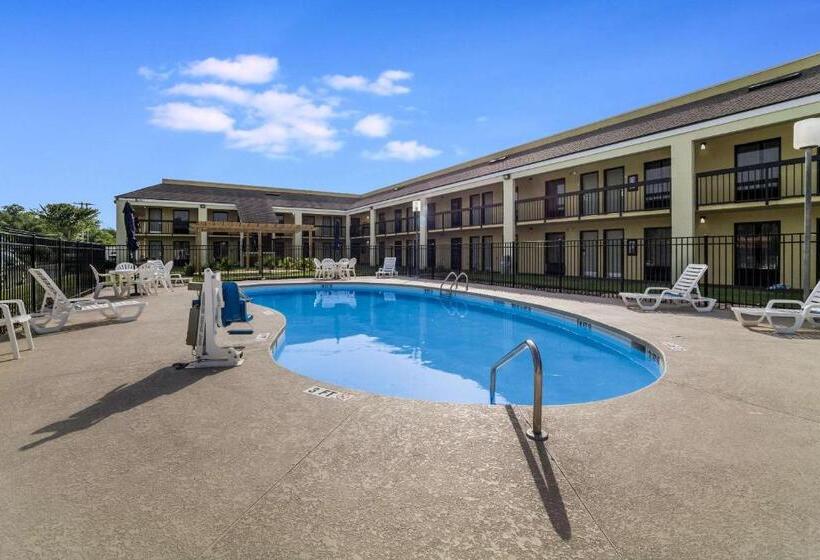 Отель Quality Inn Coliseum