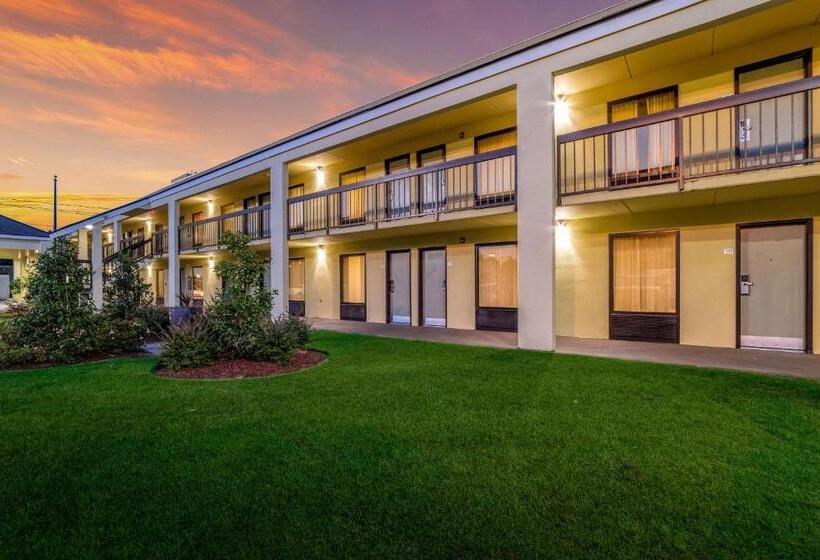 Отель Quality Inn Coliseum