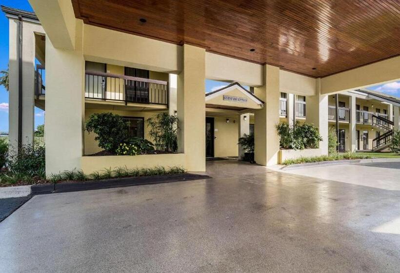 Отель Quality Inn Coliseum