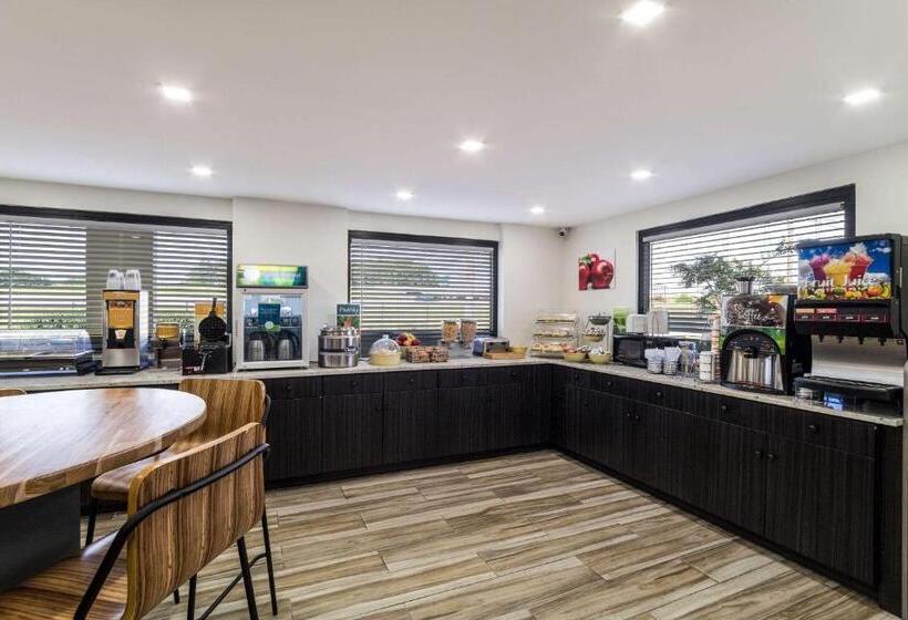 Отель Quality Inn Coliseum