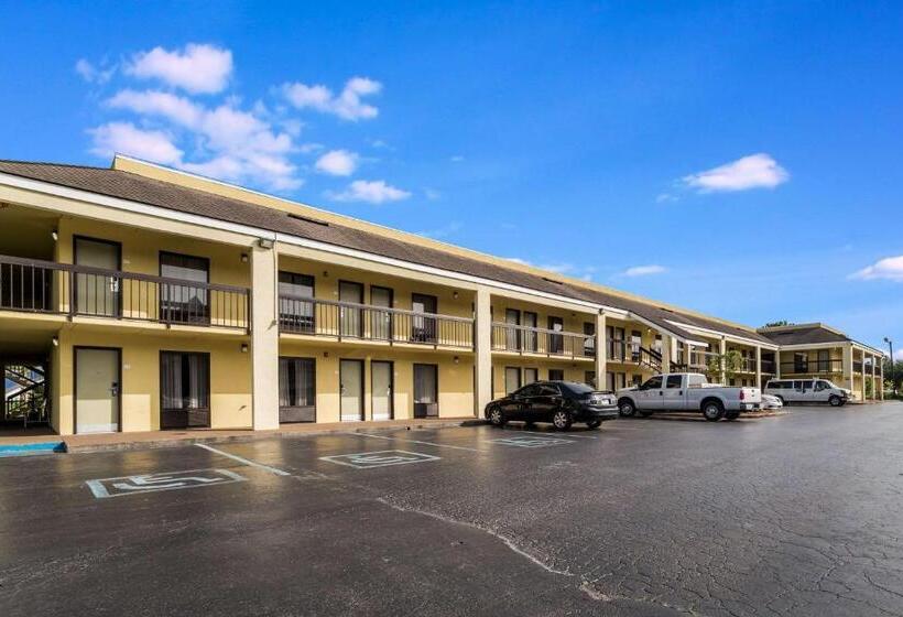 Отель Quality Inn Coliseum