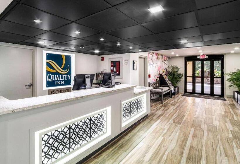 Отель Quality Inn Coliseum