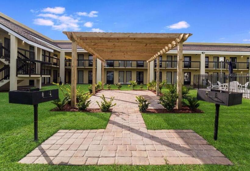 Отель Quality Inn Coliseum