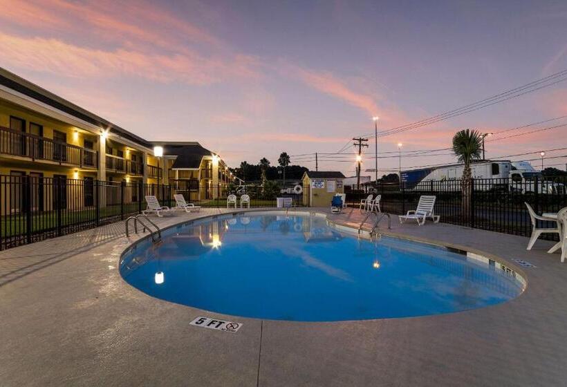 Отель Quality Inn Coliseum