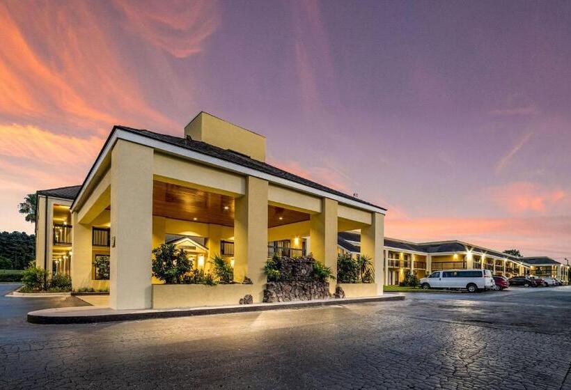 Отель Quality Inn Coliseum