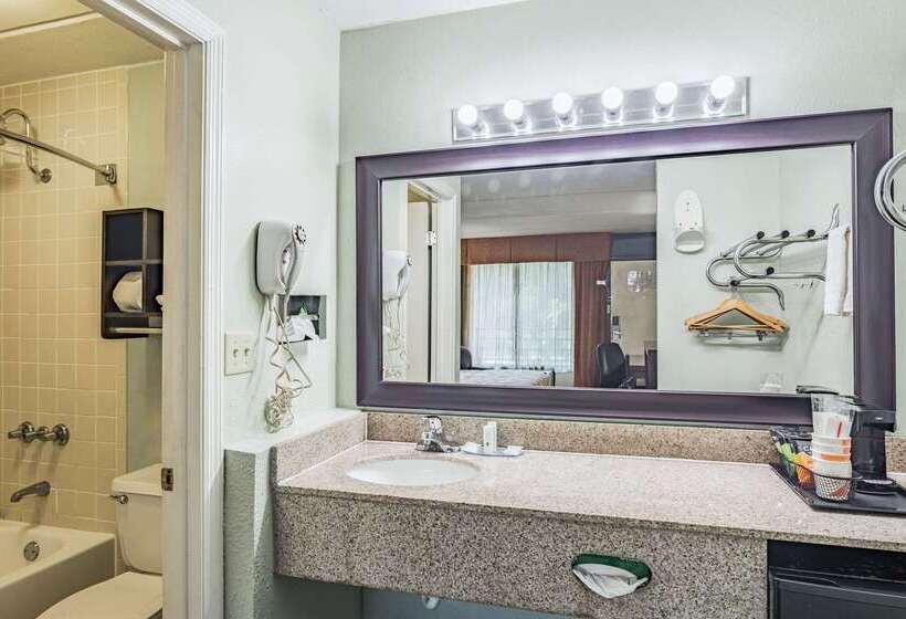 ホテル Quality Inn Columbus Near Fort Moore