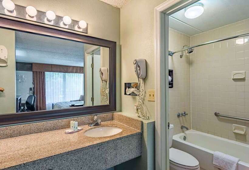 هتل Quality Inn Columbus Near Fort Moore