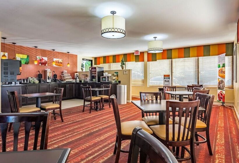ホテル Quality Inn Columbus Near Fort Moore