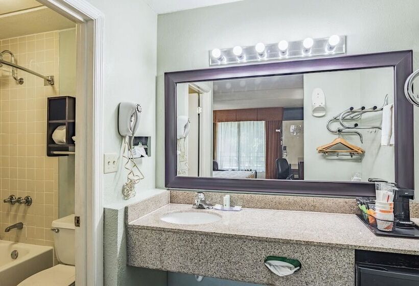 ホテル Quality Inn Columbus Near Fort Moore