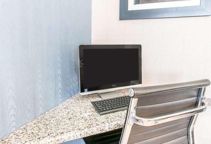 호텔 Quality Inn
