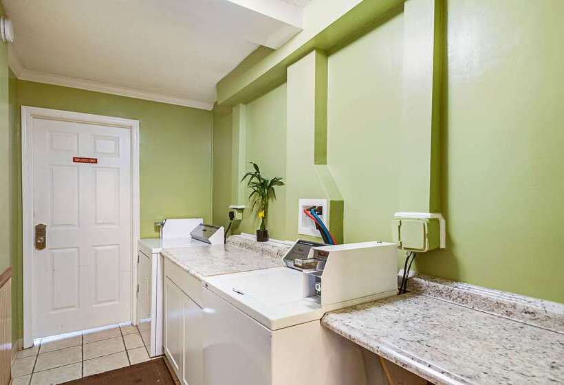 Отель Quality Inn