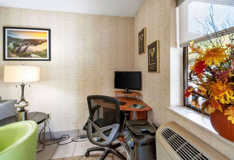 Отель Quality Inn