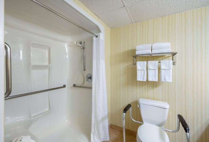 Отель Quality Inn