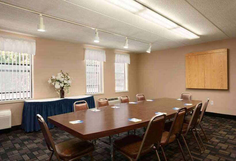 酒店 La Casa Inn & Suites Middleboro