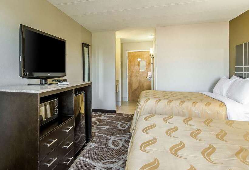 酒店 La Casa Inn & Suites Middleboro