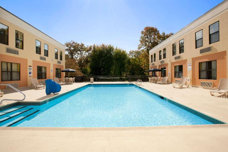 酒店 La Casa Inn & Suites Middleboro