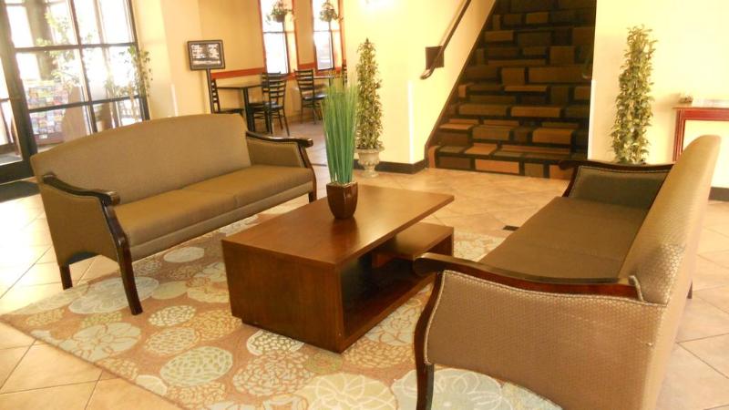 酒店 La Casa Inn & Suites Middleboro