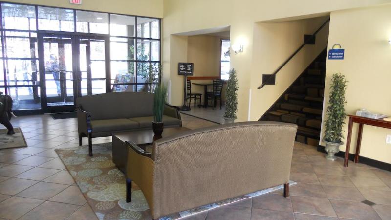 فندق La Casa Inn & Suites Middleboro