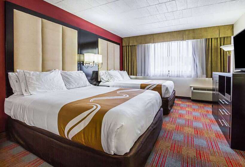 호텔 Quality Inn & Suites