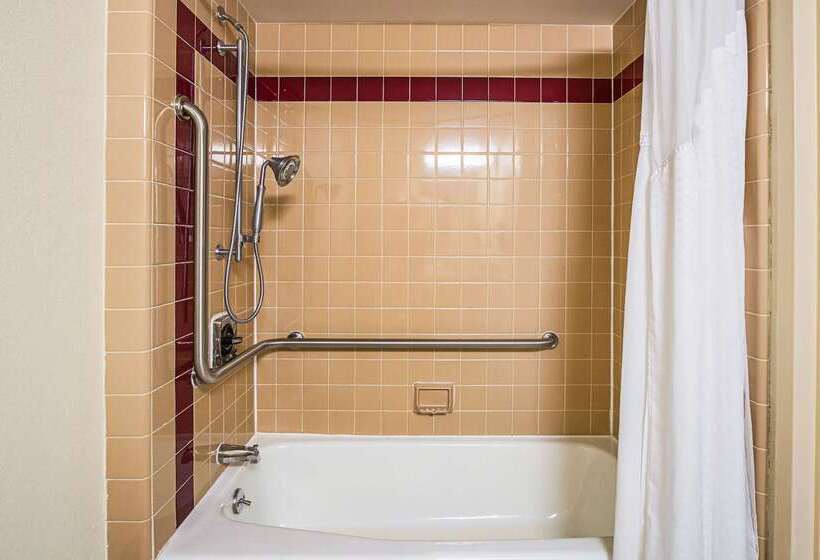 호텔 Quality Inn & Suites