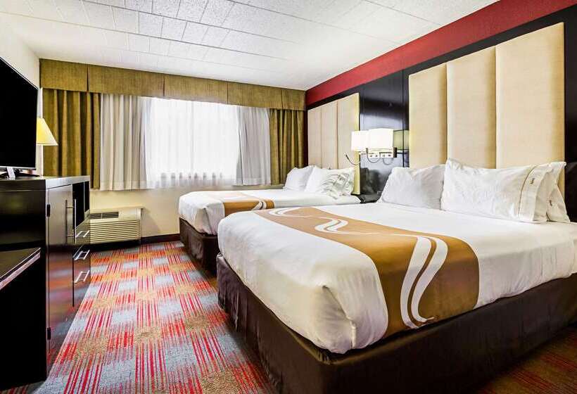 호텔 Quality Inn & Suites