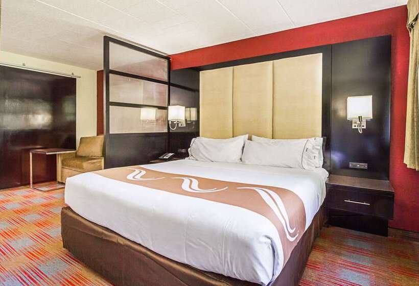 호텔 Quality Inn & Suites