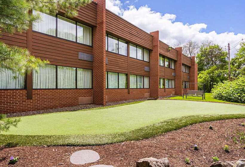 호텔 Quality Inn & Suites