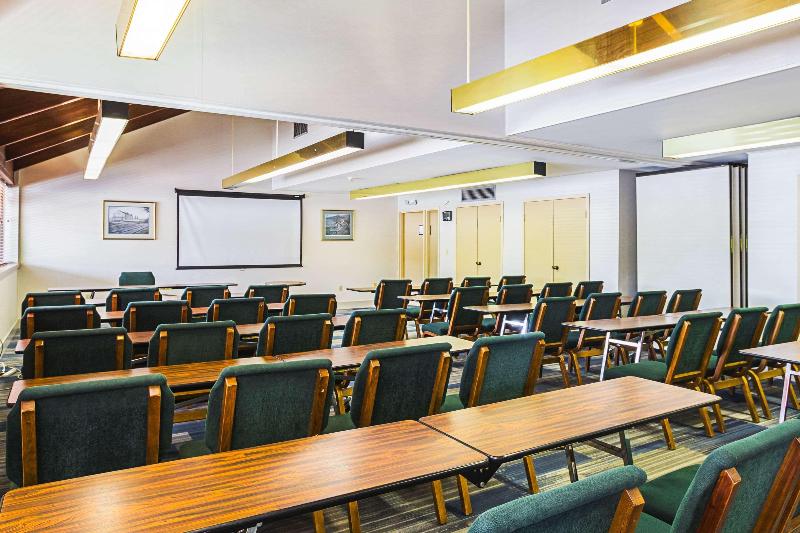 호텔 Quality Inn & Suites